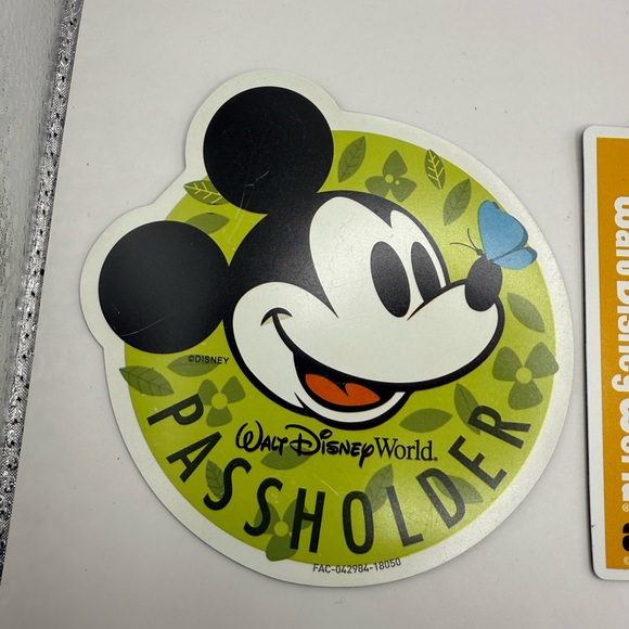 Authentic Walt Disney Flower & Garden Mickey Annual Passholder Magnet (2) Lot - Picture 5 of 5